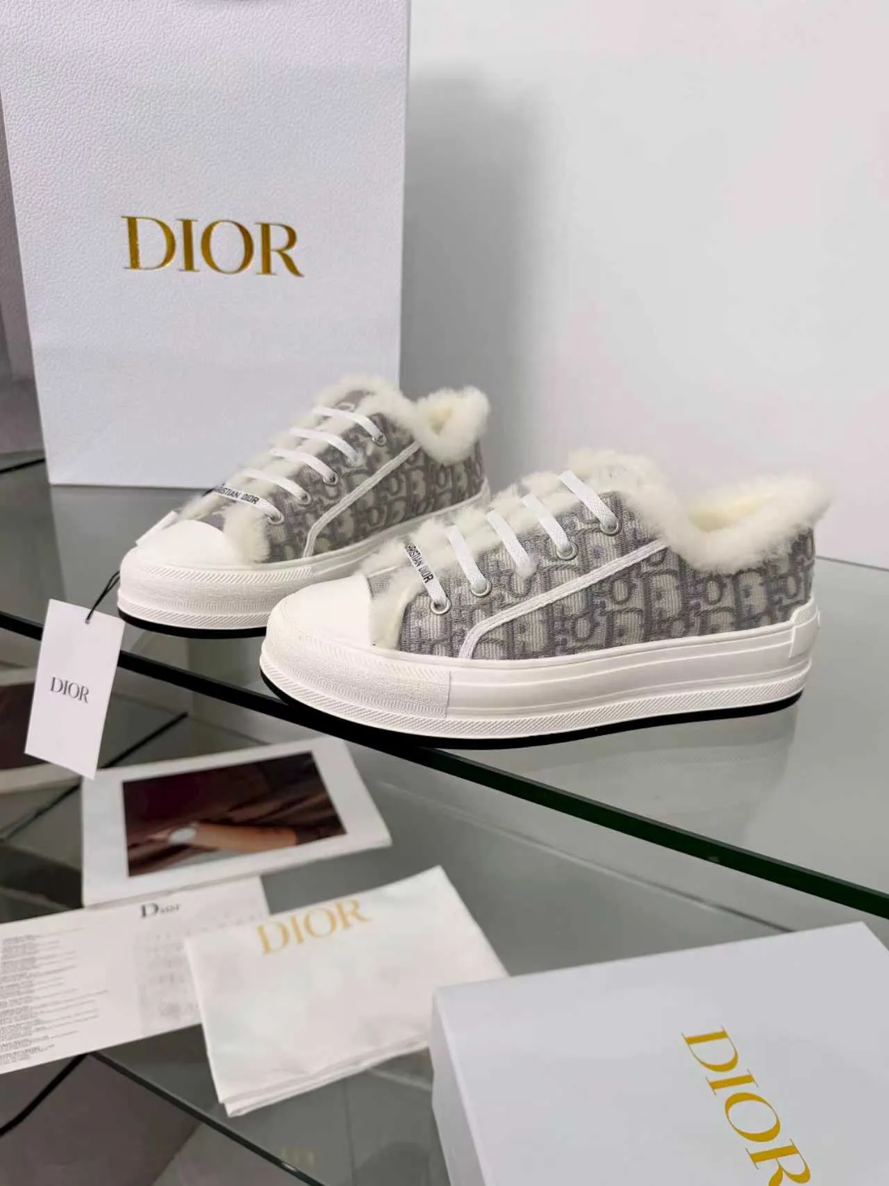 Men's men's shoes pP540! 𝐃𝐈𝐎𝐑 𝐖𝐚𝐥𝐤'𝐧 Dior Presbyopia Embroidery Wool Thick Sole Canvas Shoes Casual Sneakers (Half Flop) These Walk'n'Dior thick sole sneakers are a fashionable piece that elevates the collection. Oblique printed cotton embroidered upper with comfortable platform sole, tongue and Christian Dior Paris signature laces. Bottom thickness 4.5CM Size: Women's 35-41